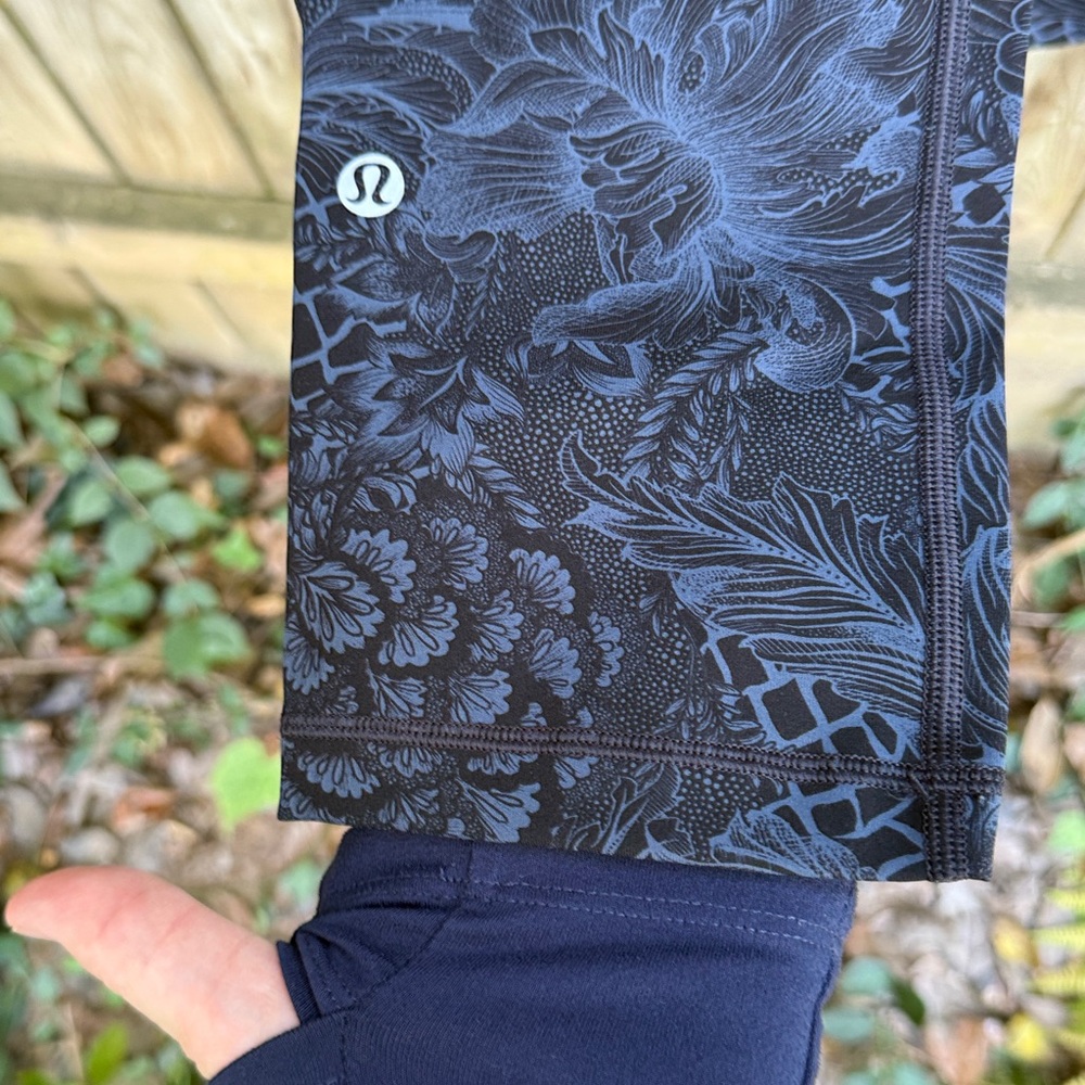 Women's Black Patterned Leggings - Picture 13 of 16